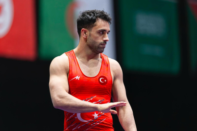 Milli güreşçi Ekrem Öztürk, gümüş madalya kazandı