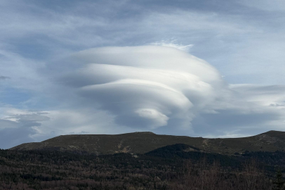 Uludağ semalarında mercek şeklinde bulut oluştu
