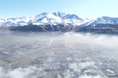 Şehrin üzerine ince bir sis tabakası çöktü