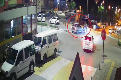 Otomobile çarpan motosiklet sürücüsü aracın üzerinden takla atıp yola savruldu