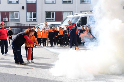 İlkokul Öğrencilerine Uygulamalı Afet Eğitimi