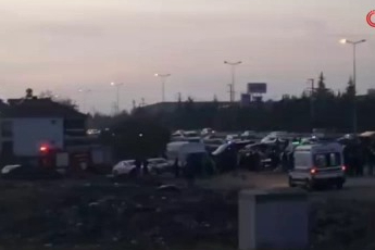 Elazığ’da kazada savrulan araç yayaya çarptı