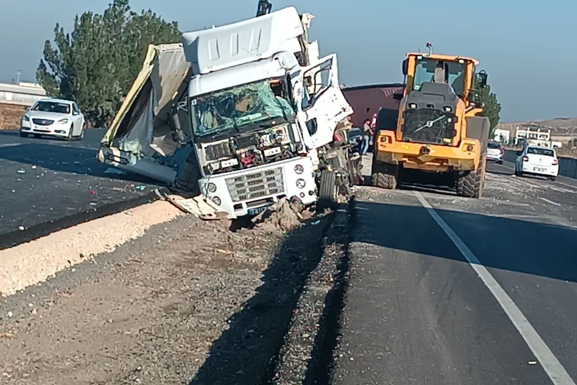 Diyarbakır'da zincirleme trafik kazası: 3 yaralı