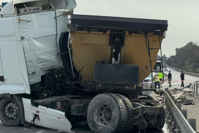 Hafriyat kamyonu kırmızı ışıkta geçti, faciaya davetiye çıkarttı