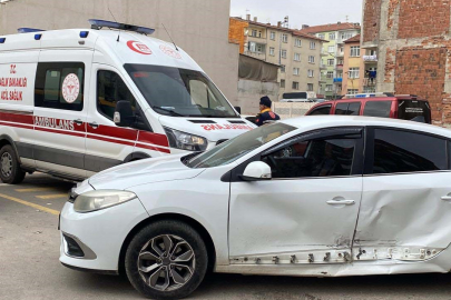 İki Otomobil Çarpıştı: 1 Yaralı