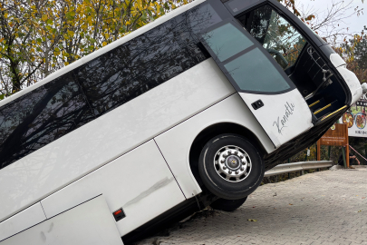 Tur otobüsü şarampole uçtu