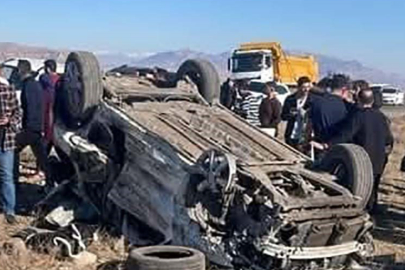 İki Otomobil Kafa Kafaya Çarpıştı: 8 Yaralı