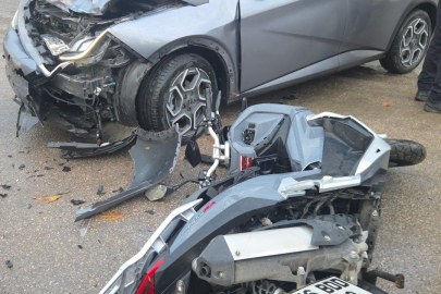 Motosiklet Otomobile Çarptı: 2 Yaralı