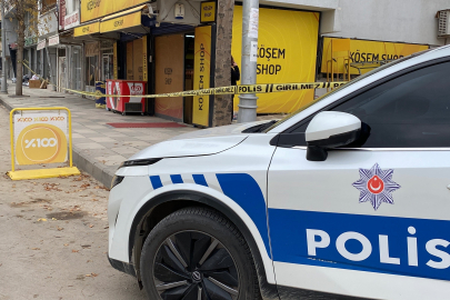 Gece Yarısı Silah Sesleri: İş Yerine 4 Kurşun İsabet Etti