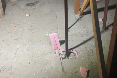 Yıldırımın geceyi aydınlattığı anlar kamerada