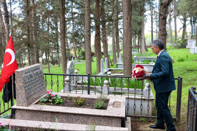 Gemlik’te Öğretmenler Günü Duygu Yüklü Ziyaretlerle Kutlandı