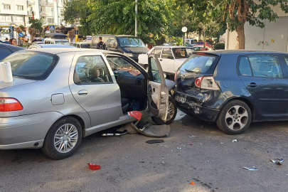 Freni Tutmayan Otomobil 3 Araca Çarptı