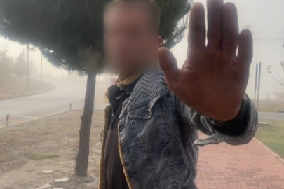 Kamyon sürücüsü bir otomobile çarparak durmadan yoluna devam etti