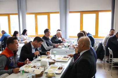 Başkan Mustafa Bozbey, BURULAŞ Personeliyle Öğle Yemeğinde Buluştu