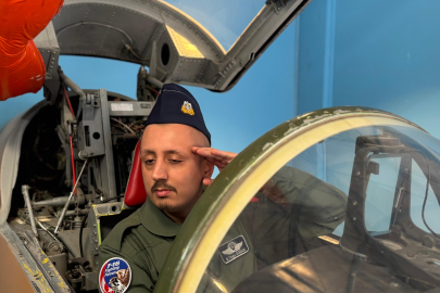 Pilot olma hayaliyle büyüyen otizmli birey Server Tolga Doğan'ın düşleri gerçek oldu