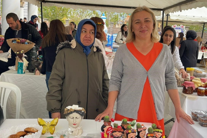 Kadınlar El Emeği Ürünlerini Vatandaşlarla Buluşturuyor