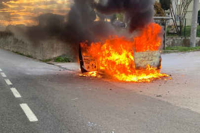 Seyir Halindeki Otomobil Alev Alev Yandı
