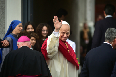 Papa 14. Leo Türkiye ziyaretinin 2. gününde: Saint Esprit Katedrali'ni ziyaret etti!