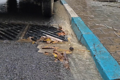 Caddeleri Su Bastı...