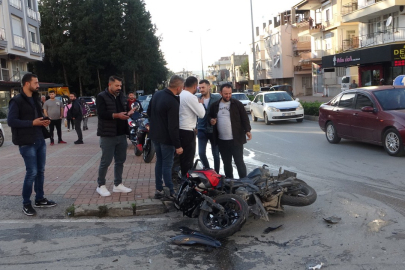 Kazada yaralanan motosiklet sürücüsüne ilk müdahale olay yerindeki hemşireden geldi