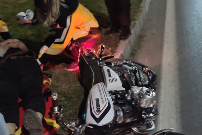 Motosiklet Kaldırıma Çarpıp Devrildi: 2 Yaralı