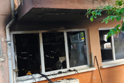 Apartmanın Giriş Katı Alevlere Teslim Oldu