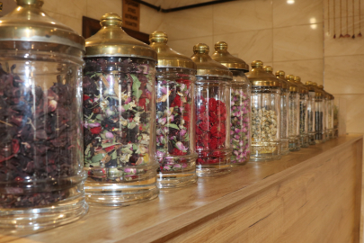 Çeşidi bol, isimleri ilginç bitki çayları dikkat çekiyor