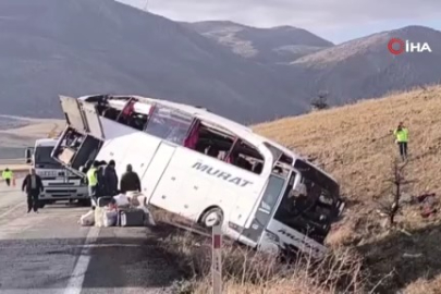 Yolcu otobüsü devrildi: 2 ölü, 21 yaralı