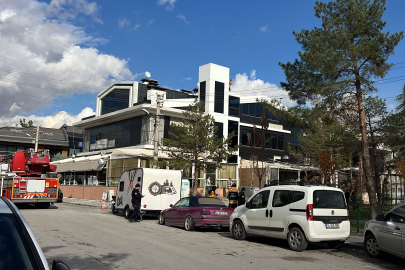 Alacağı için çatıya çıktı, yarı çıplak 3 saat ikna edilmeye çalışıldı