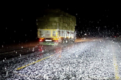 Ardahan'da kar yağışı ulaşımı olumsuz etkiledi