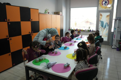 Çocuk üniversitesi minik öğrencileri ağırladı