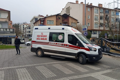 Fenalaşarak yere düşen yaşlı adam hastanede yaşam savaşı veriyor