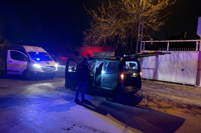 Kayseri’de ekipler 1 saat arayla yaşanan farklı olaylarda bıçakla yaralanan 2 şahsı araçta buldu