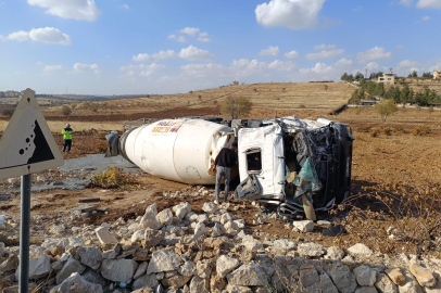 Mardin'de devrilen beton mikserinin sürücüsü yaralandı