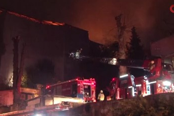 Üsküdar'da restorasyon yapılan ahşap köşkte yangın
