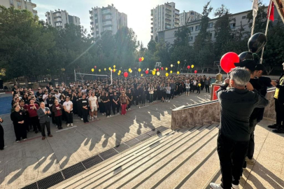 Kendilerine balonlu sürpriz yapıldığını gören öğrenciler mutluluktan duygusal anlar yaşadı
