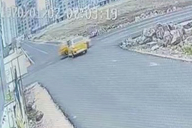 İki Taksi Çarpıştı: 2 Yaralı