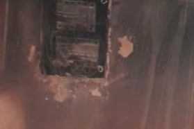 Vatandaşlar, namaz kılındığı esnada camiye yıldırım isabet etti