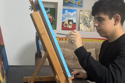 15 yaşındaki otizmli ressam Okan Mert , sanatla eğitim yolunu açtı