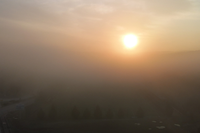 Eskişehir'de yoğun sis! Göz gözü görmedi