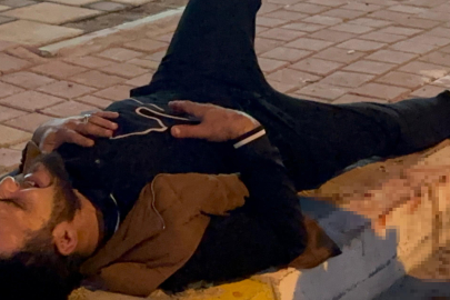 Yolda yürürken sigara isteyen çocuklar tarafından sebepsiz yere bıçaklandı