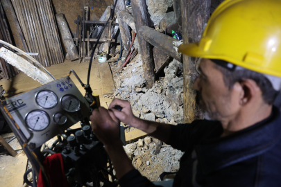Adana’daki Zorlu Maden Çalışmaları: Madenciler Alın Teri ile Çinko Üretiyor