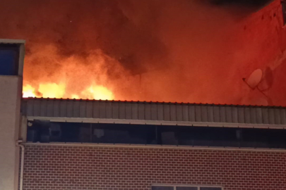 İki katlı evin çatısında çıkan yangın korku dolu anlar yaşattı