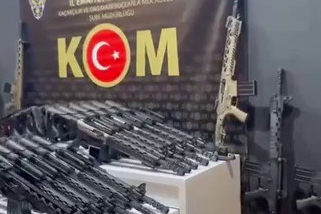 Bursa'da 2 depoya yapılan baskında 118 ruhsatsız tüfek ele geçirildi