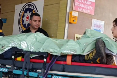 Otomobiliyle evin bahçe kapısına çarpan ve bayılan sürücü, saatler sonra donmak üzereyken bulundu