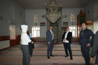 Tarihi Kumluk Camii’nde Restorasyon Öncesi İnceleme: “Osmanlı’nın Kuruluş Hutbesinin Okunduğu Mekân Aslına Uygun Yenilenecek”