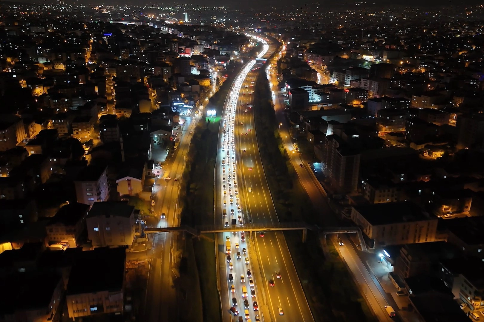 TEM'de kaçan sürücünün neden olduğu zincirleme kaza: 2 yaralı
