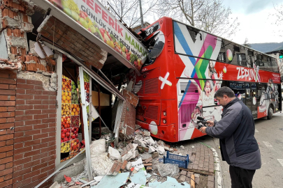 Bursa'da akılalmaz kaza: Öğrenci otobüsü manava daldı, ortalık savaş alanına döndü!