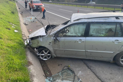 Lastiği patlayan otomobil takla attı! 2 yaralı