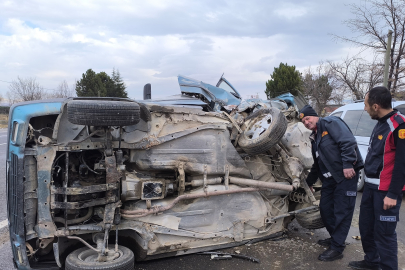 İki Otomobil Çarpıştı: 4 Yaralı